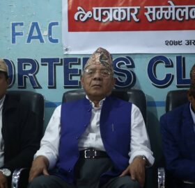 सर्वाेच्चले कम्युनिष्टलाई शत्रुतापूर्ण अवस्थामा पुर्‍यायो : वामदेव गौतम