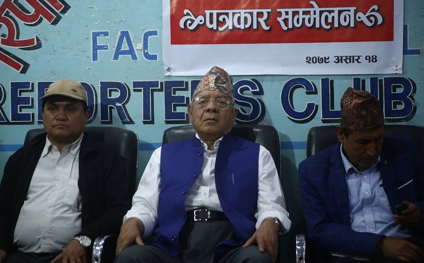 सर्वाेच्चले कम्युनिष्टलाई शत्रुतापूर्ण अवस्थामा पुर्‍यायो : वामदेव गौतम