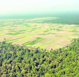 प्रधानमन्त्री देउवासहित सत्तारुढ दलका नेताहरुले निजगढ अन्तर्राष्ट्रिय विमानस्थलको निरीक्षण गर्दै