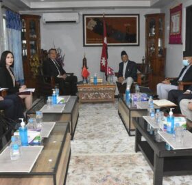 चिनियाँ विदेश विभाग प्रमुख लिउ र एमाले अध्यक्ष ओलीबीच भेटवार्ता