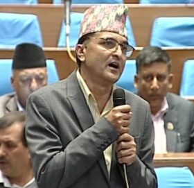 काठमाडौंको फोहोर उठ्न नसकेको भन्दै योगेश भट्टराईले गरे सरकारको आलोचना,बालेनलाई एमालेसँग सहकार्य गर्न आग्रह