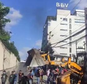 अल्फाबिटा कम्प्लेक्समा चलाइयो डोजर