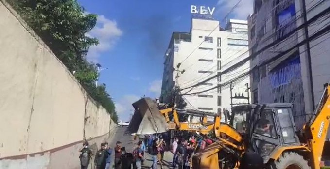 अल्फाबिटा कम्प्लेक्समा चलाइयो डोजर