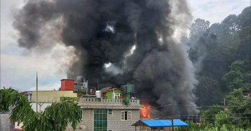 बालाजुकाे एक जुत्ता कारखानामा आगलागी