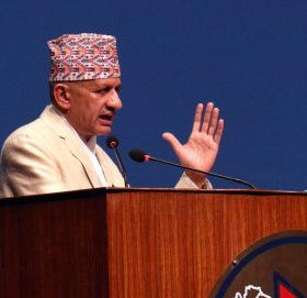 सरकार संरक्षित समूहले त्रिविमा ताला लगाउने र प्राध्यापक कुट्ने कार्य गरेको एमालेको आरोप