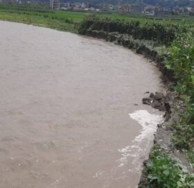 मनोहरा खोलामा बाढी: सुकुमबासी बस्ती र प्रहरी प्रभाग डुबानमा