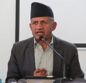 एउटै गठबन्धनमा संघीयता विरोधी र पक्षधर : प्रदीप ज्ञवाली