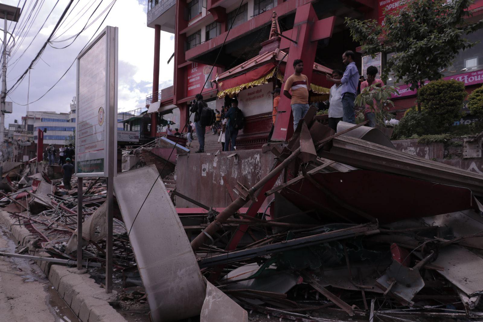 एक्सनमा उत्रिए बालेन, काठमाडौंमा रहेका अवैध संरचना भत्काइए