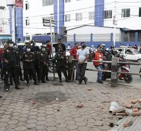 भोटाहिटी क्षेत्रका अवैध संरचना भत्काइयाे