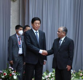 प्रचण्ड र चिनियाँ नेता ली बीच भेटवार्ता