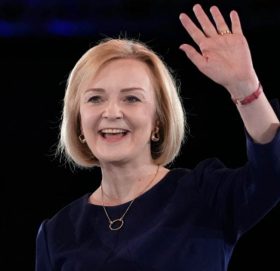 बेलायतकी प्रधानमन्त्रीले ४५ दिनमै दिइन् राजीनामा