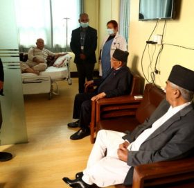 शीतल निवासमा ओली, प्रचण्ड र खनालबीच छलफल