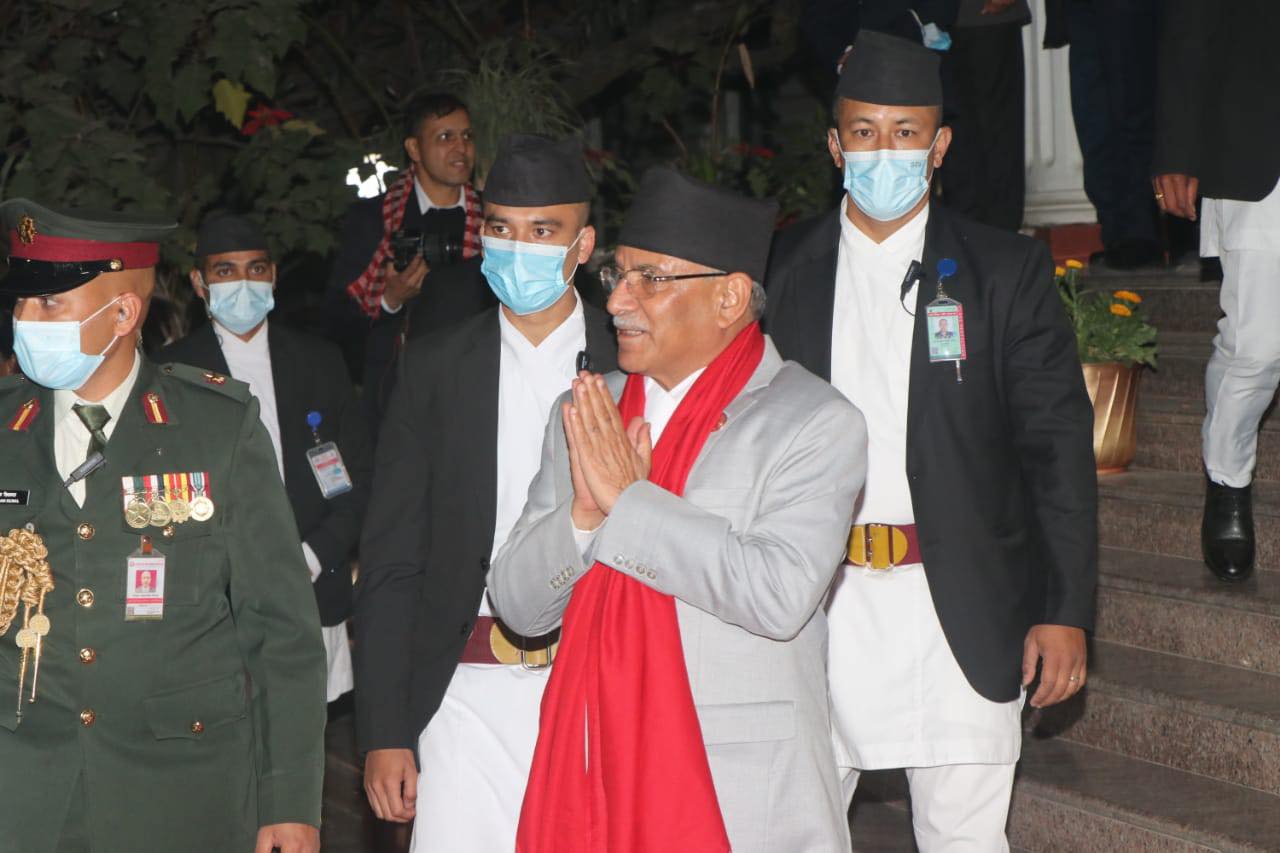 प्रधानमन्त्री प्रचण्डले गरे पदभार ग्रहण