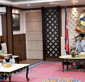 प्रधानमन्त्री प्रचण्ड र एमाले अध्यक्ष ओलीबीच भेटवार्ता