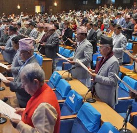 नवनिर्वाचित प्रतिनिधिसभा सदस्यले लिए शपथ