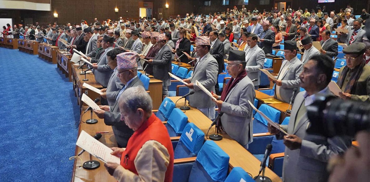 नवनिर्वाचित प्रतिनिधिसभा सदस्यले लिए शपथ