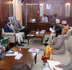 राष्ट्रपति र उपराष्ट्रपति निर्वाचन प्रक्रिया अगाडि बढाउन आयोगलाई प्रधानमन्त्रीको आग्रह