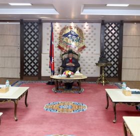 देशको अर्थतन्त्रबारे प्रधानमन्त्रीले गरे अर्थमन्त्री र गभर्नरसँग छलफल