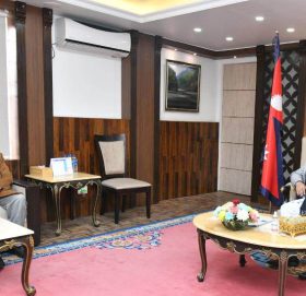 प्रधानमन्त्री प्रचण्ड र ओलीबीच बालुवाटारमा भेटवार्ता