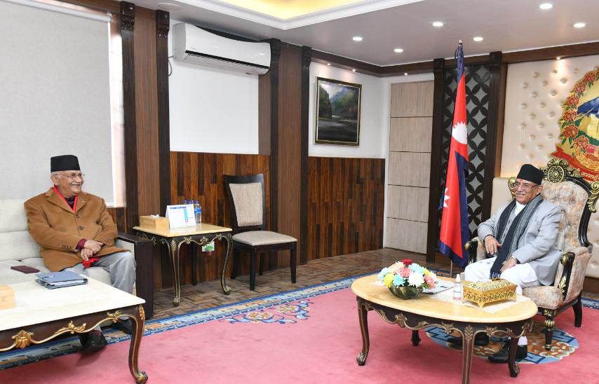 प्रधानमन्त्री प्रचण्ड र ओलीबीच बालुवाटारमा भेटवार्ता