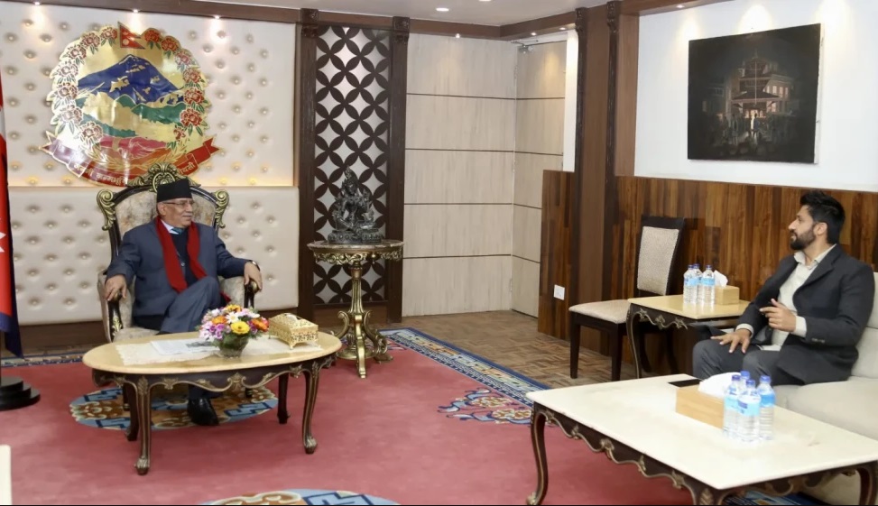 प्रधानमन्त्री दाहाल र गृहमन्त्री लामिछानेबीच भेटवार्ता