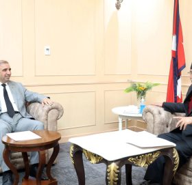 प्रधानमन्त्री दाहालसँग यूएई र कतारका राजदूतको शिष्टाचार भेट