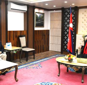 राष्ट्रपति र गृहमन्त्रीबारे छलफल गर्न एमाले अध्यक्ष ओली बालुवाटारमा