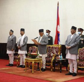 परराष्ट्रमन्त्री एनपी साउदले लिए शपथ