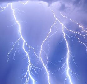 चट्याङ लागेर घाइते तीन यार्सागुम्बा सङ्कलककाे चार दिनपछि उद्धार