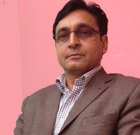 टोपबहादुर रायमाझीलाई अदालतमा उपस्थित गराईदै