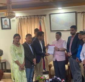 भुटानी शरणार्थी प्रकरण : युवा संघले गृहमन्त्रीलाई बुझायो ८ बँदे