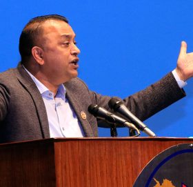 शरणार्थी प्रकरणमा दह्रोसँग खुट्टा टेक्यो भने प्रचण्डको फिल्म हाउस फुल हुन्छ : गगन थापा