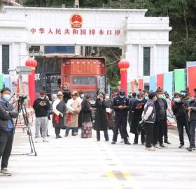 ८ वर्षपछि तातोपानी नाकाबाट नेपाली सामान निर्यात