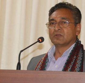 एमालेले गर्यो टोपबहादुर रायमाझीलाई निलम्बन