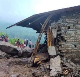 ओखलढुंगामा घर पुरिँदा एकै परिवारका ४ जनाको मृत्यु