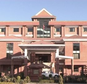 भ्रष्टाचार गरेको ठहरसहित चाबहिलका नापी अधिकृत राजु पुरीविरुद्ध मुद्दा दायर