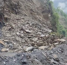 नारायणगढ–मुग्लिन सडक दुईतर्फी नै अवरुद्ध