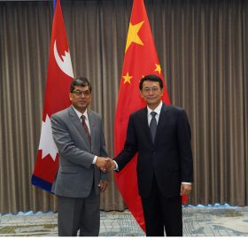 योजना आयोगका श्रेष्ठ उपाध्यक्ष र चिनियाँ समकक्षीबीच भेटवार्ता