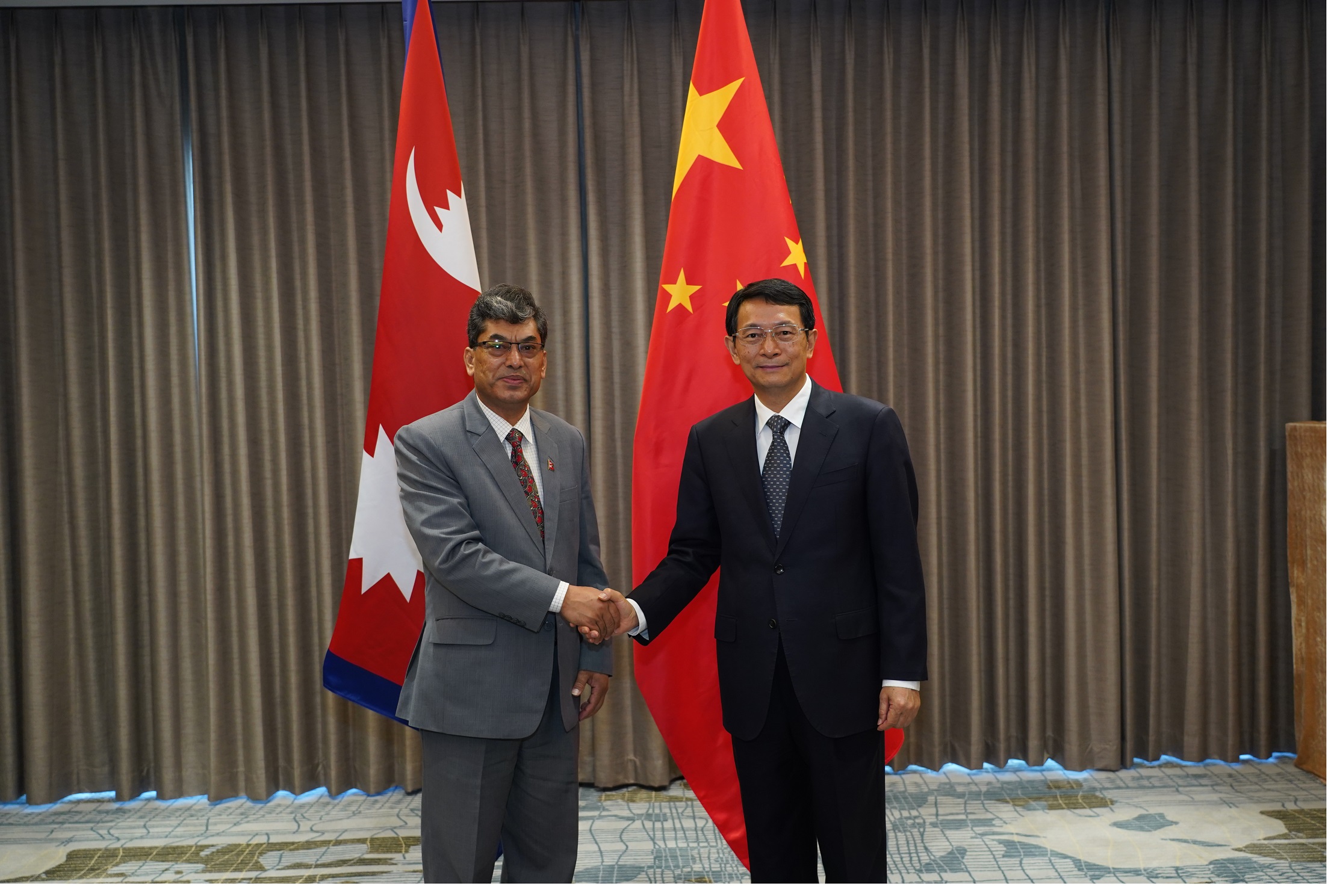 योजना आयोगका श्रेष्ठ उपाध्यक्ष र चिनियाँ समकक्षीबीच भेटवार्ता