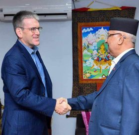 ओलीलाई भेट्न अमेरिकी राजदूत थम्पसन बालकोटमा