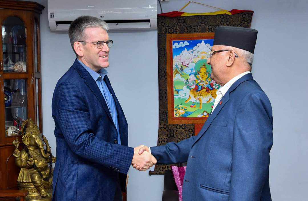 ओलीलाई भेट्न अमेरिकी राजदूत थम्पसन बालकोटमा