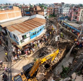 भत्किएको महानगरलाई कसले बनाउने ?