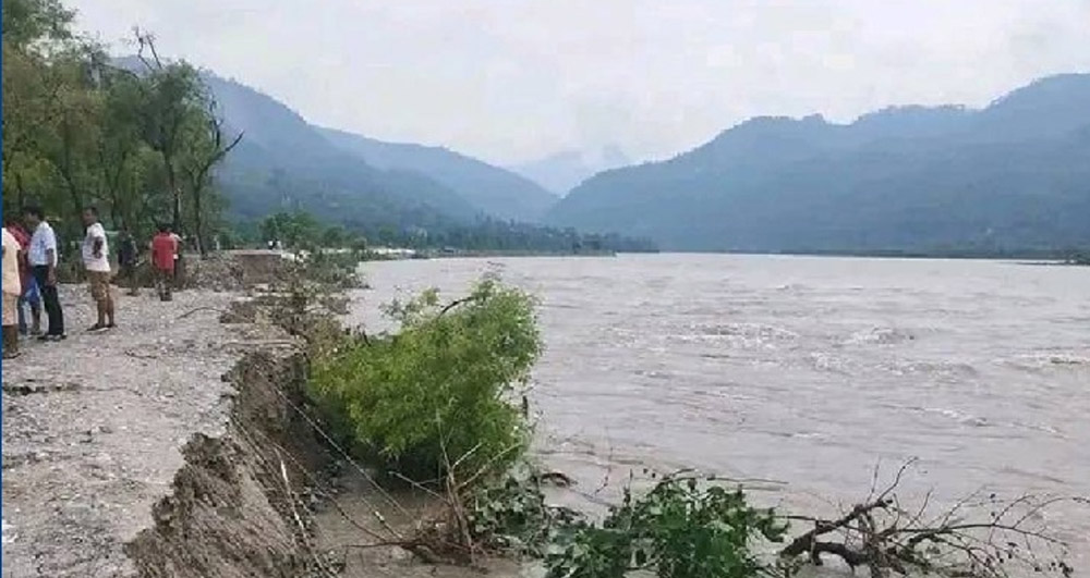 सप्तकोसीमा पानीको बहाव बढ्दो : २८ ढोका खोलिए