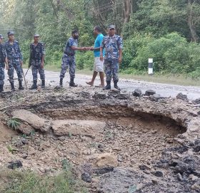 बाँकेमा बम विष्फोट, पूर्व–पश्चिम राजमार्गमा क्षति