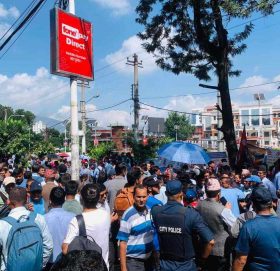 शिक्षक घर फर्कंदै, छुटेको कक्षा बिदामा पढाइने