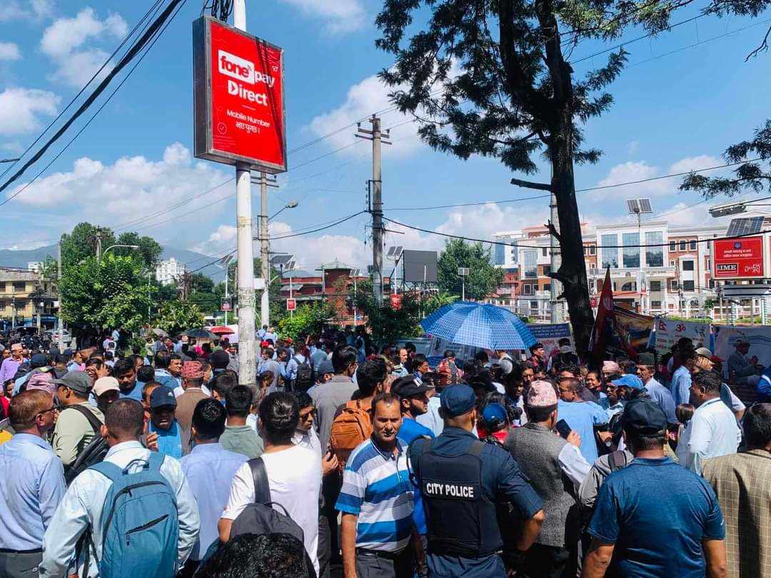 शिक्षक घर फर्कंदै, छुटेको कक्षा बिदामा पढाइने