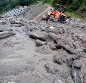 बाढी पहिरोको कारण सिन्धुपाल्चोकमा निर्माणाधीन लिपिङ खोला हाइड्रोपावरको काम ठप्प