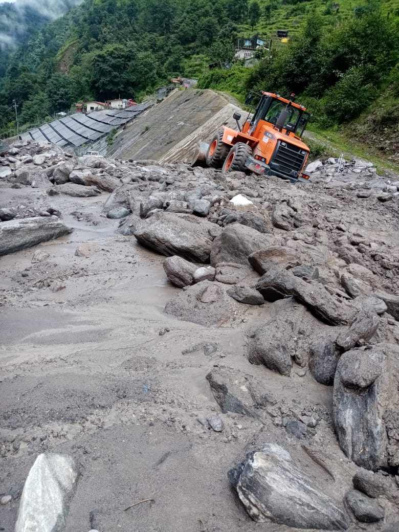 बाढी पहिरोको कारण सिन्धुपाल्चोकमा निर्माणाधीन लिपिङ खोला हाइड्रोपावरको काम ठप्प