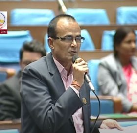 सरकारले दिवा खाजा दिएन, बिद्यार्थी भोकै पर्न थाले : सांसद यादव