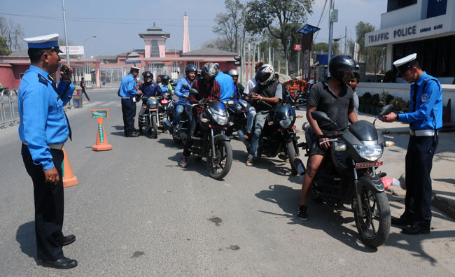 ट्राफिक चेकजाँचमा अब नागरिक एपमा लाइसेन्स देखाउँदा हुने